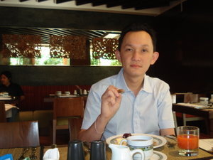 SUB: Breakfast at Coffee Garden,Shangri-la Surabaya Hotel