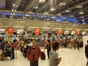 HAN2: Busy Check in counter to all flight on airasia
