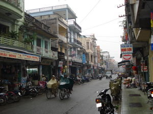 Drizzly Down Town Hue'