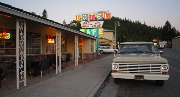 Diner in Weed