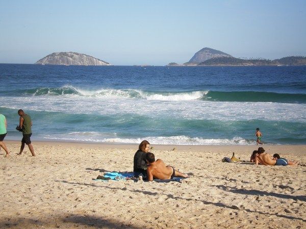 Store bølger på Ipanema stranden