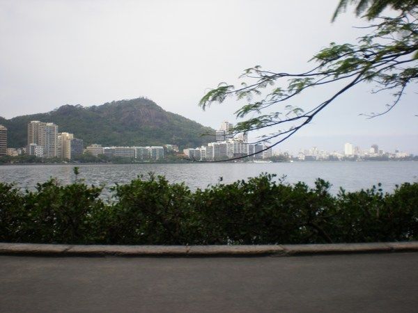 Søen i Rio med Ipanema kvarteret på den anden side