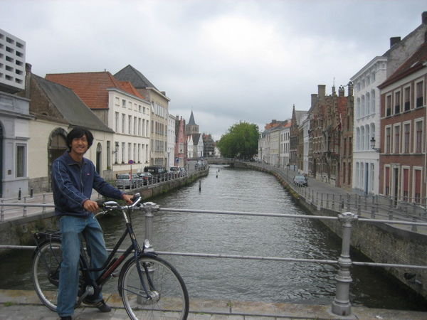 Brugge Has Canals Too!