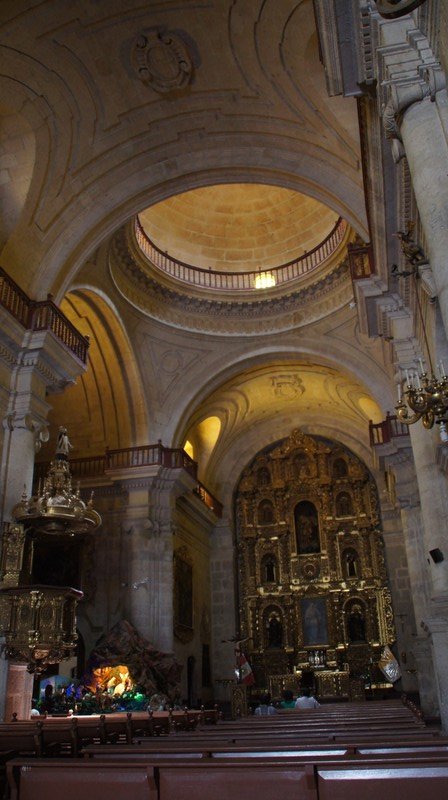 Inside Iglesia de La Compania