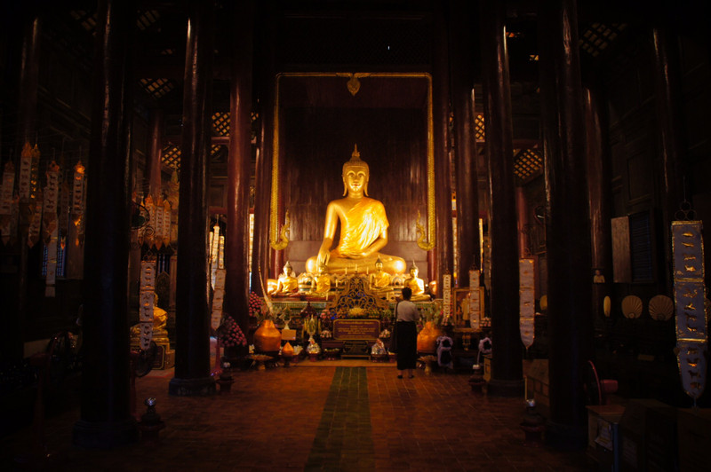Inside Wat Phan Tao