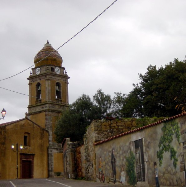 Kerk en murales Sennariolo