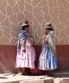 Cholitas on the street 