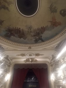 Bibliothèque d'un ancien théâtre d'opéra 