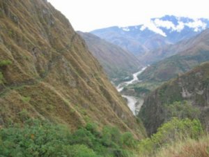 Inca track carved out of the hillside - Inka osveny a hegyoldalba vajva