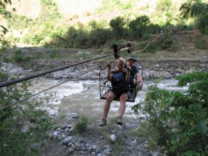 River crossing (post-Inca technology!) - atkeles a folyon (post-inka modszer)