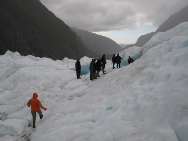 Walking on the ice is not easy! -  A jegjaras maceras dolog