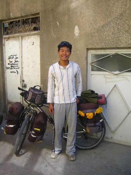 Haruki, met a Vali's homestay - cycling from Portugal to Japon
