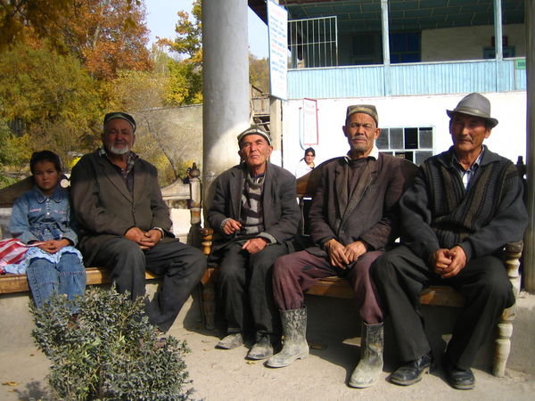 Arslanbob - Men with traditional Uzbek hat