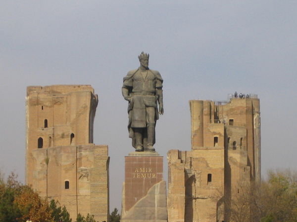 Shakhrisabz - Statue of Timur and ruins of Ak-Saray Palace