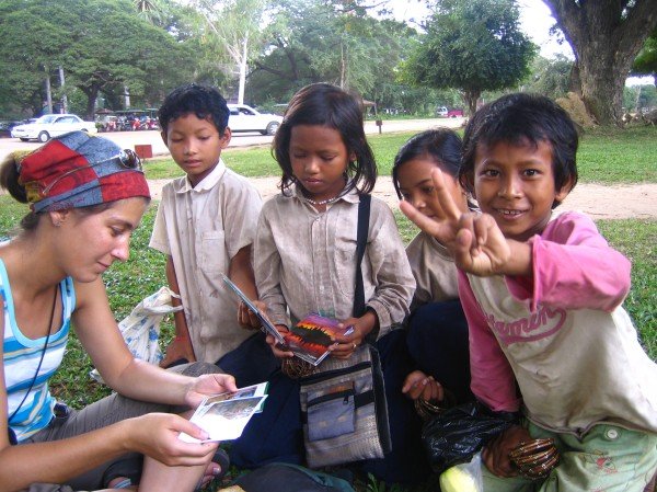 Angkor - Kids selling stuff to tourists