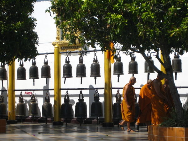 Chiang Mai - Monks at Wat Doi Suthep