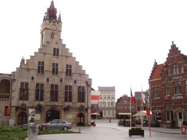 Dendemonde town square entrance