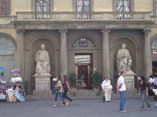 Statues near Piazza Del Duomo