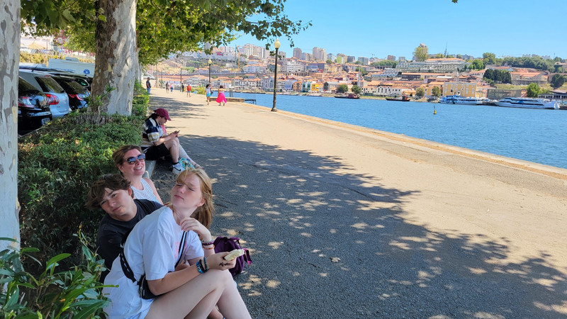 lunch by the Douro river