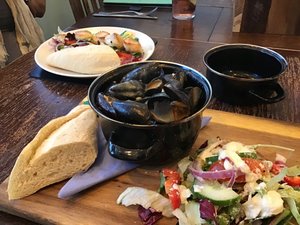 Excellent mussels at the Wayfarer Inn in Instow.