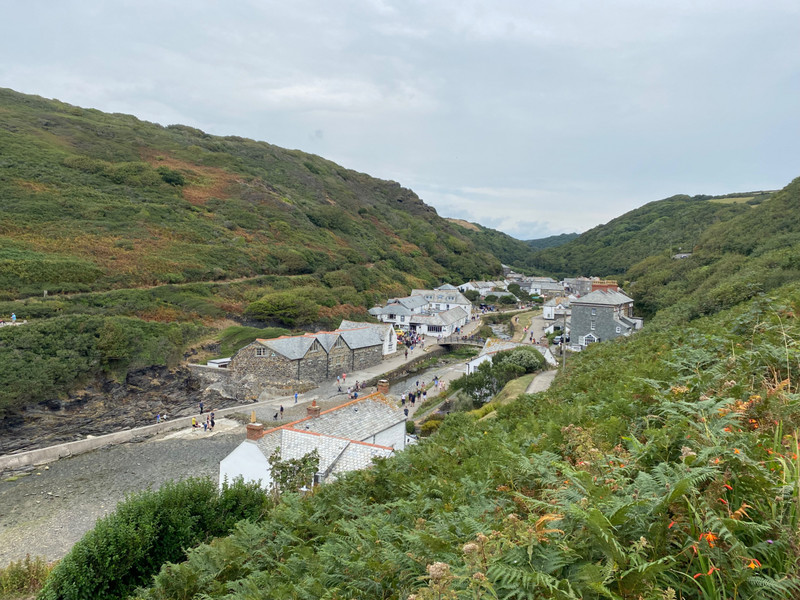 Looking back into Boscastle. (post pastry).