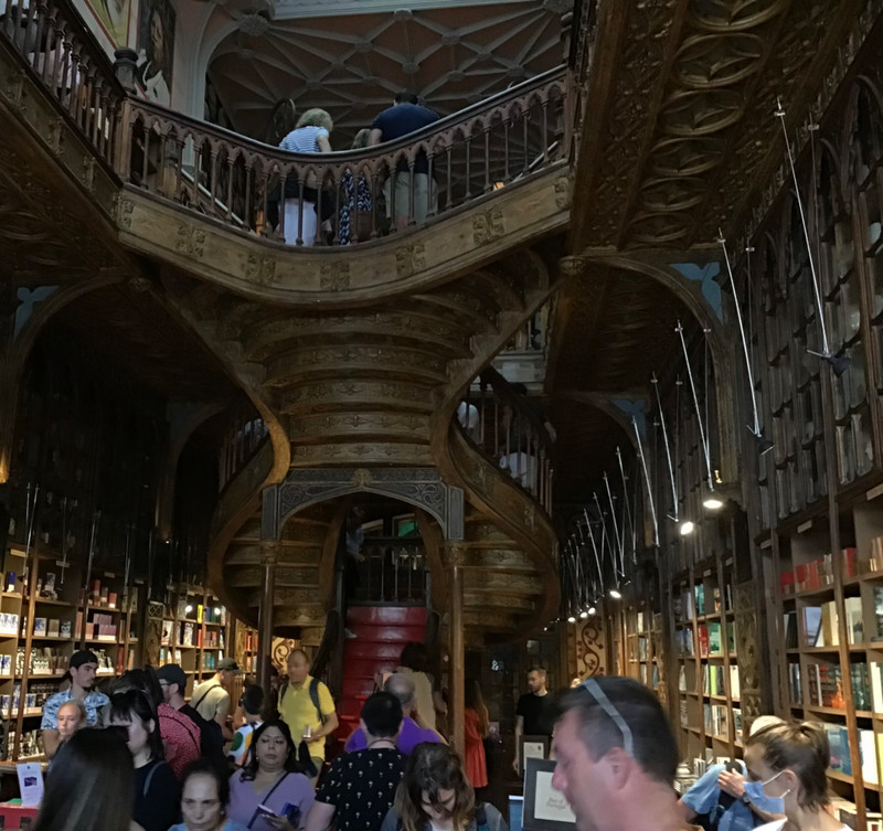 Inside Lellò Bookstore. still with plenty of friends.