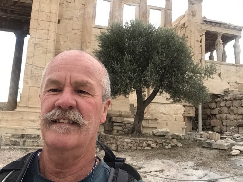 Me, the olive tree and the caryatids. Pretty good.