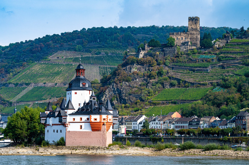 Pfalzgrafenstein and Gutenfels Castle.