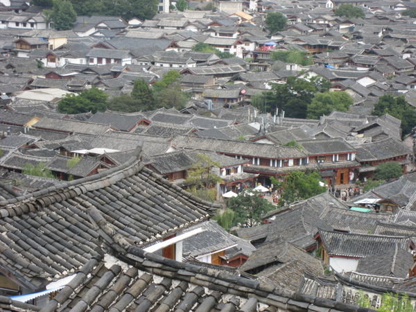Rooftops of Lijiang (丽江)