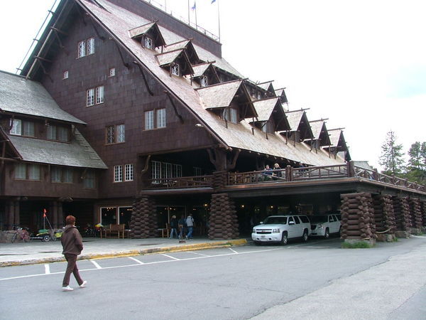 Yellowstone Lodge
