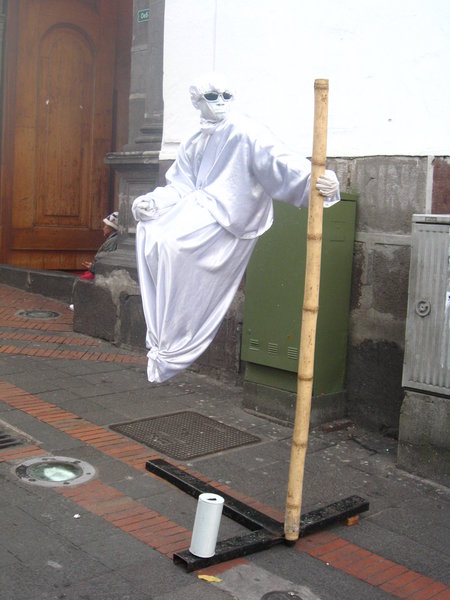 Street performer in Quito--how did he do that?