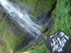 Multnovah Falls upclose 2