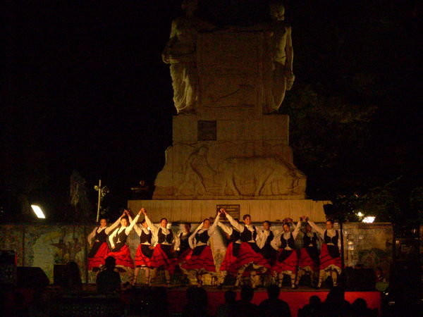 Dancers at Plaza Espana