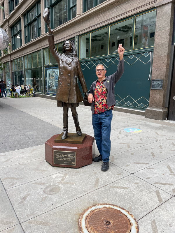 Mary Tyler Moore statue