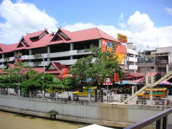 Lam Yai market