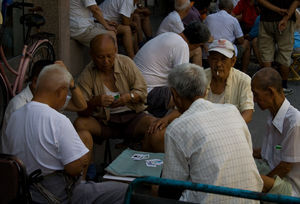 Oude mannetjes spelen kaart