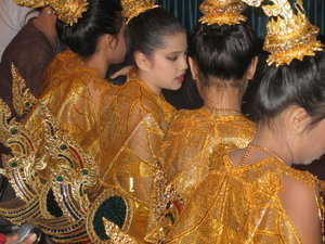 Girls dressed for loy krathong