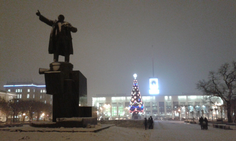 Lenin fuori dalla stazione Finlandia