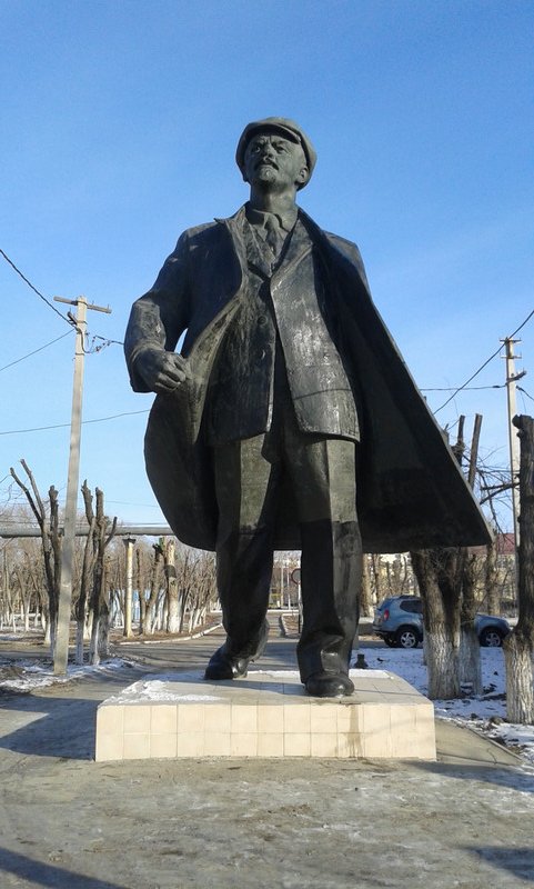 Atyrau: Lenin a spasso per le vie della citta'