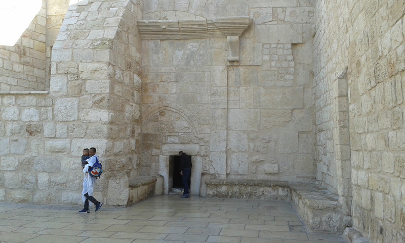 L'ingresso alla Basilica della Natività