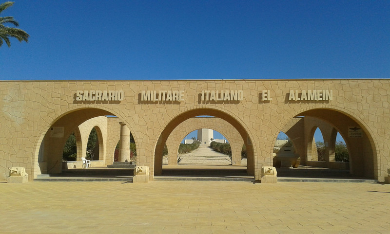 El Alamein: l'ingresso al sacrario militare italiano