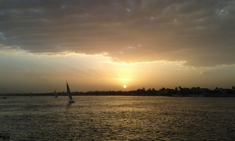Luxor: tramonto sul Nilo