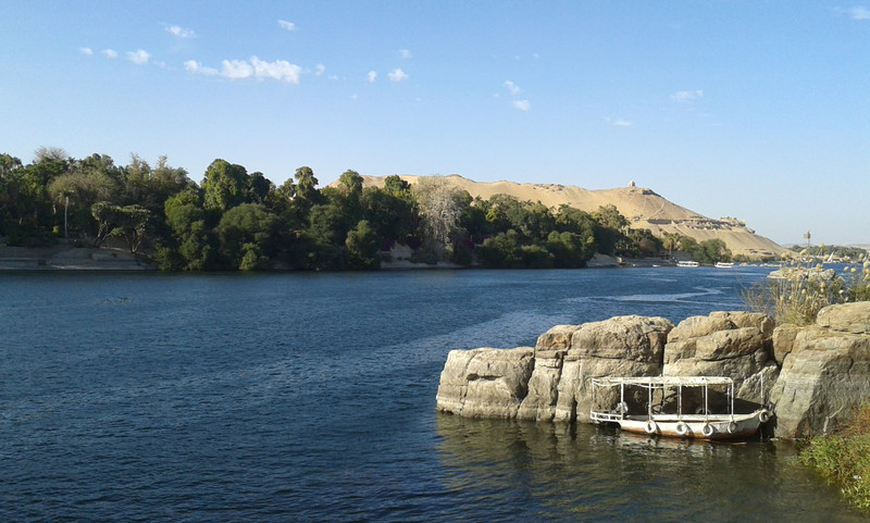 Aswan: il Nilo appena fuori citta'