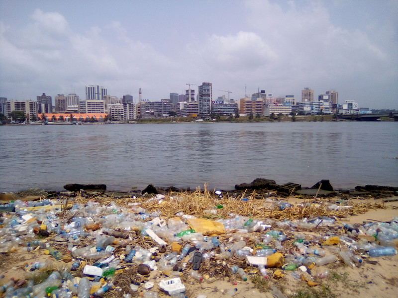 Abidjan: la laguna con Plateau sullo sfondo