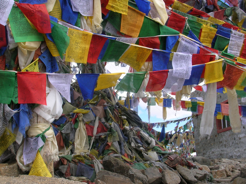 Bandiere di preghiera sul Khardung La