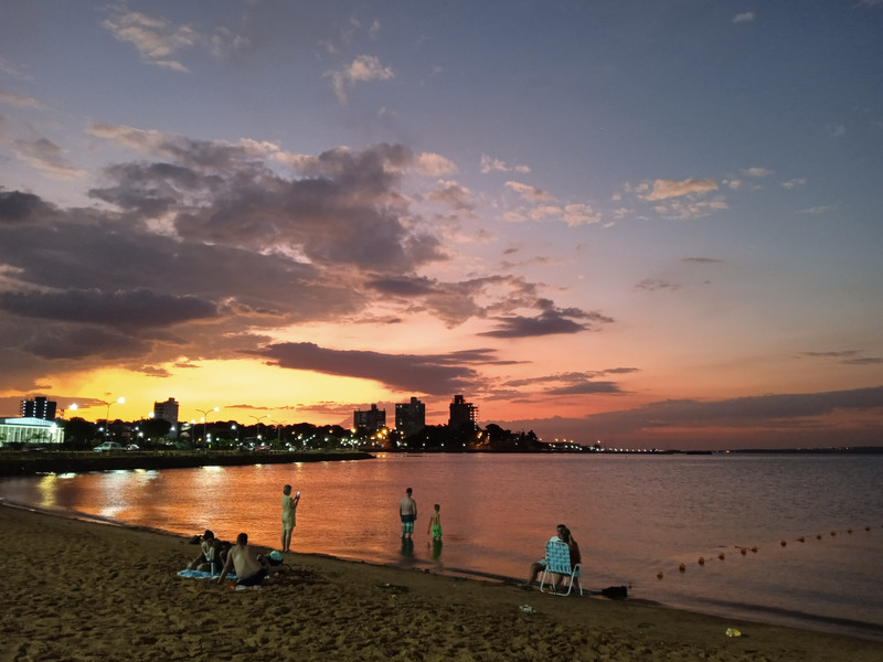 Posadas: la spiaggia sul fiume Paranà al tramonto