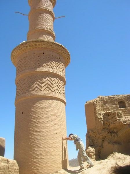 Karanaq: Minareto oscillante