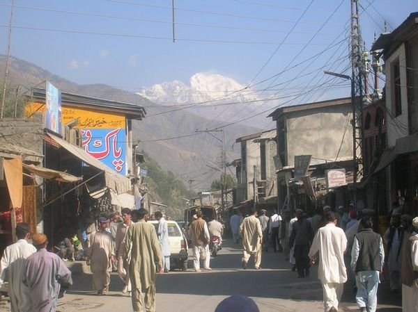 Chitral: Il Tirich Mir domina la valle