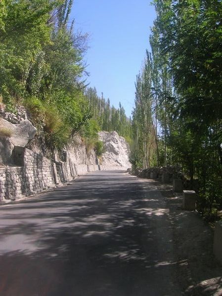 La Karakorum Highway nella valle di Hunza