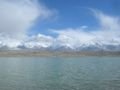 Il lago Karakul circondato dai ghiacciai del Pamir